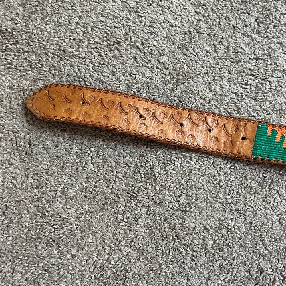 Vintage Made in Guatemala Colorful Fabric Embossed and Braided Leather 31-37 “ - Picture 8 of 16